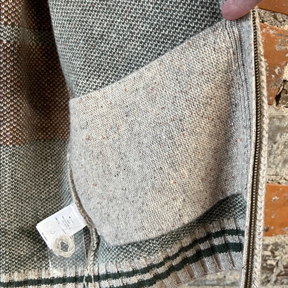 NWT Pendleton Salmon Falls Lambswool Cardigan
Zip up Size Small woolen mills - Picture 14 of 16